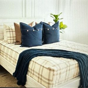 Queen Hamilton Beddy’s Mink zip bedding for sale. Used twice, has been cleaned.